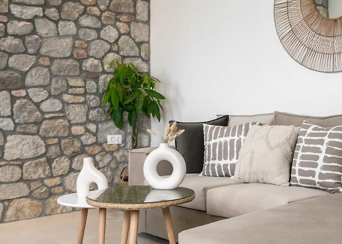 Muca Τριοβάσαλος