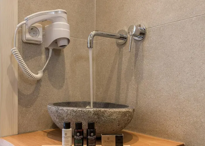 Muca * Τριοβάσαλος