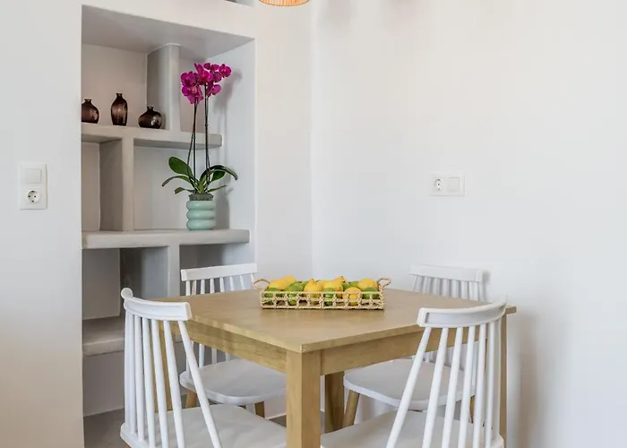 Muca * Τριοβάσαλος