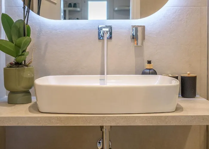 Muca * Τριοβάσαλος